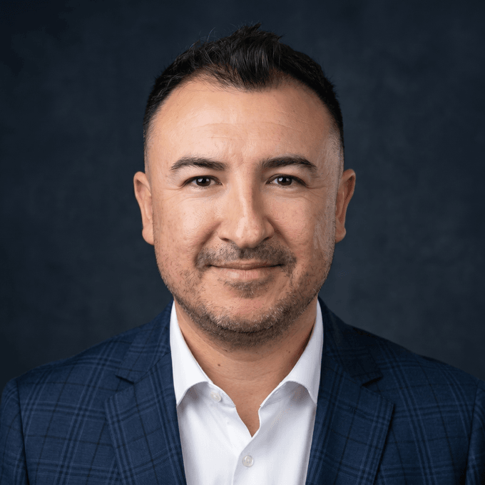 Chris Olave, emprendedor chileno fundador de MINED, FWP y PECC